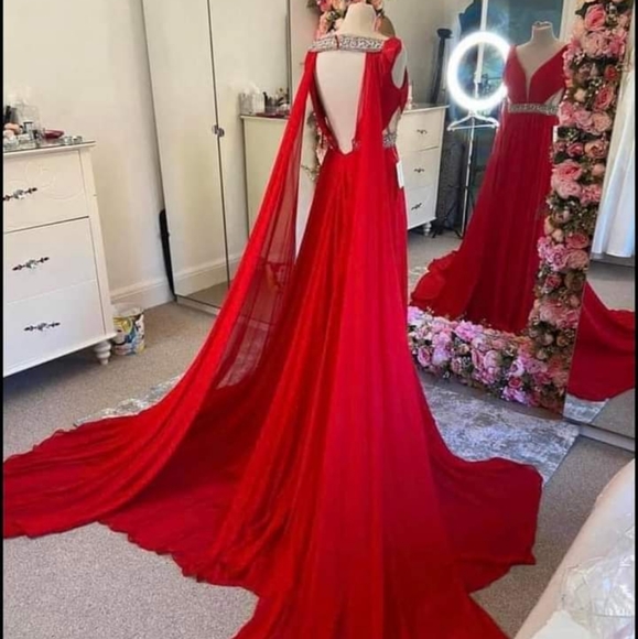 Red ballgown - Picture 2 of 2